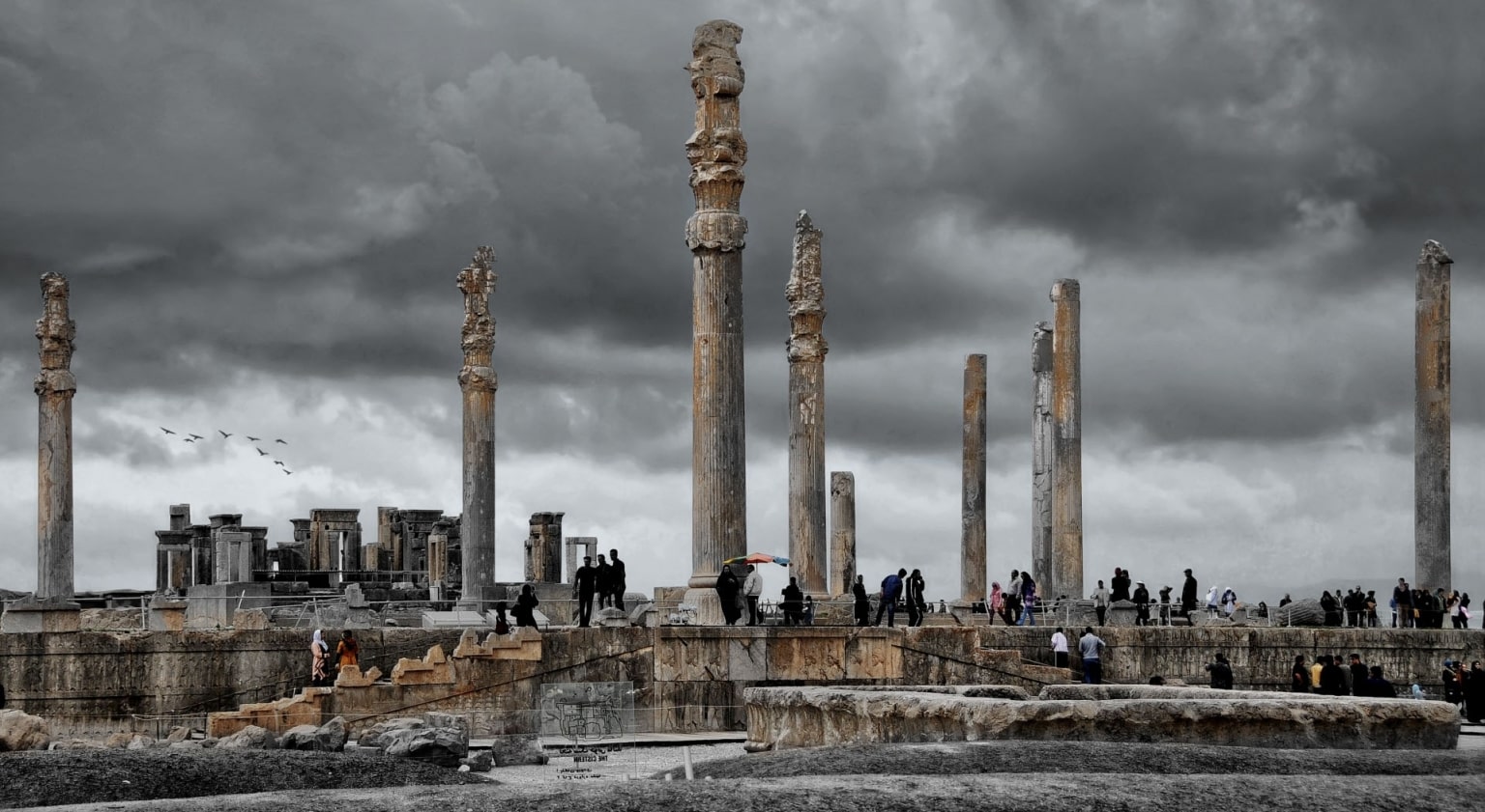 Persepolis-Shiraz-Hashtagiran-op-1536x841-min